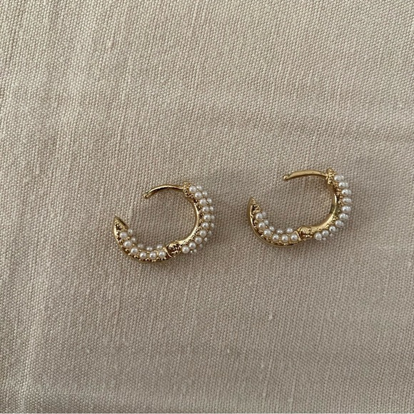 Vintage Tiny Pearl Gold Plated Hoop Earrings - Picture 5 of 6